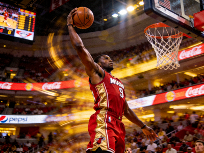 NBA篮球比赛扣篮精彩瞬间